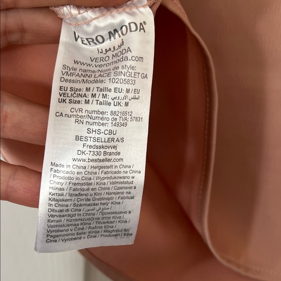 Vero Moda Lace-Trimmed Camisole in Pink and Black - Picture 4 of 5